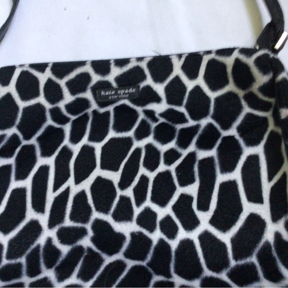 Black & White Giraffe-Print Shoulder Bag